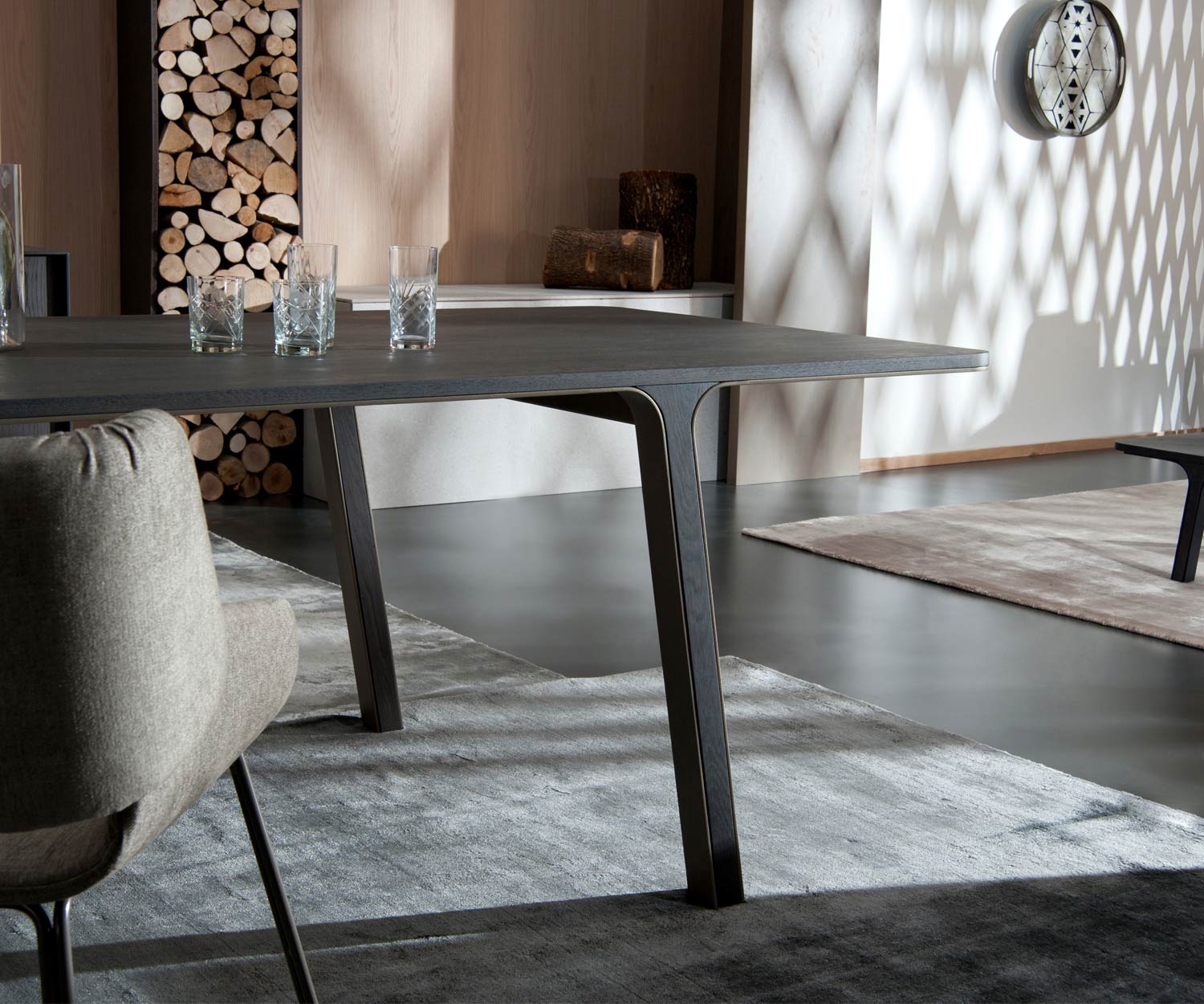 Tavolo da pranzo di design di alta qualità al2 mobius Piano del tavolo rifinito con legno impiallacciato di eucalipto