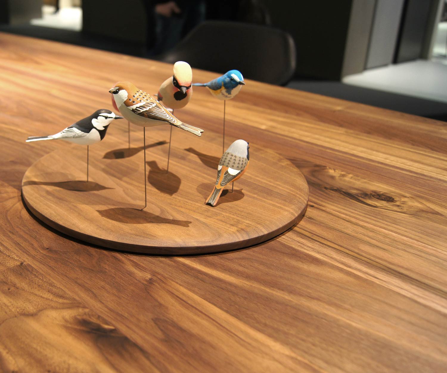 Conde House Tavolo da pranzo di design Ten con piano in noce e decorazione Conde House Tavolo da pranzo di design Ten con piano in noce e decorazione