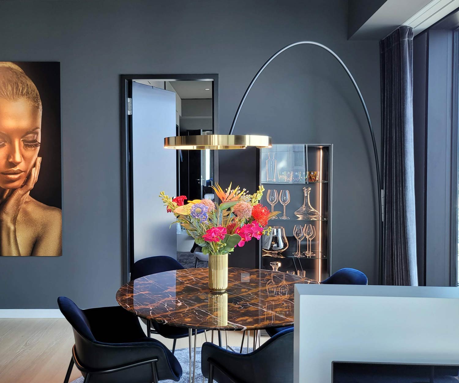 Vetrina di lusso di design con illuminazione a LED Vetrina di lusso di design con illuminazione a LED