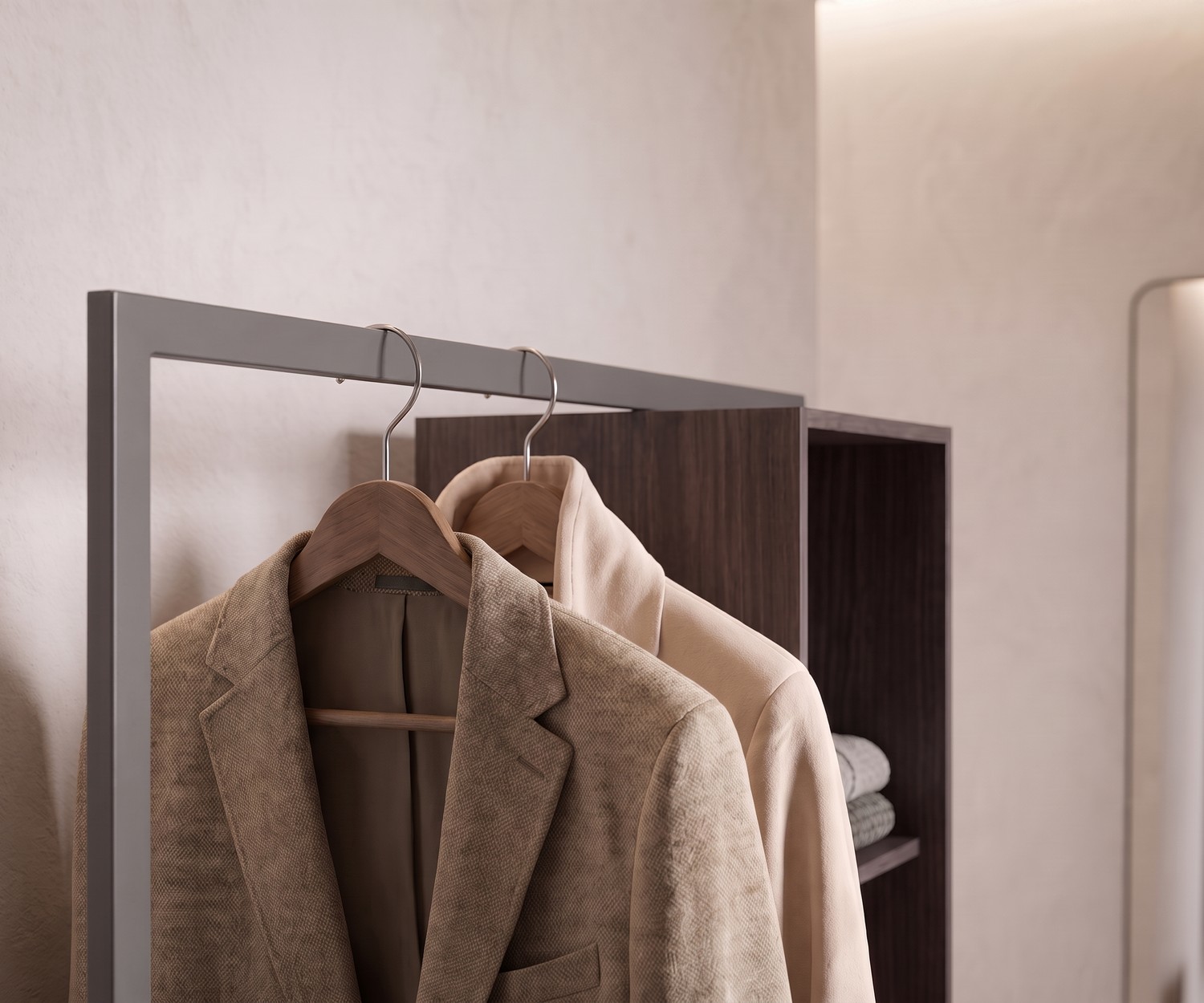 Novamobili Easy 4 cassettiera con appendiabiti per camera da letto, asta in metallo grigio con grucce e giacche appese.