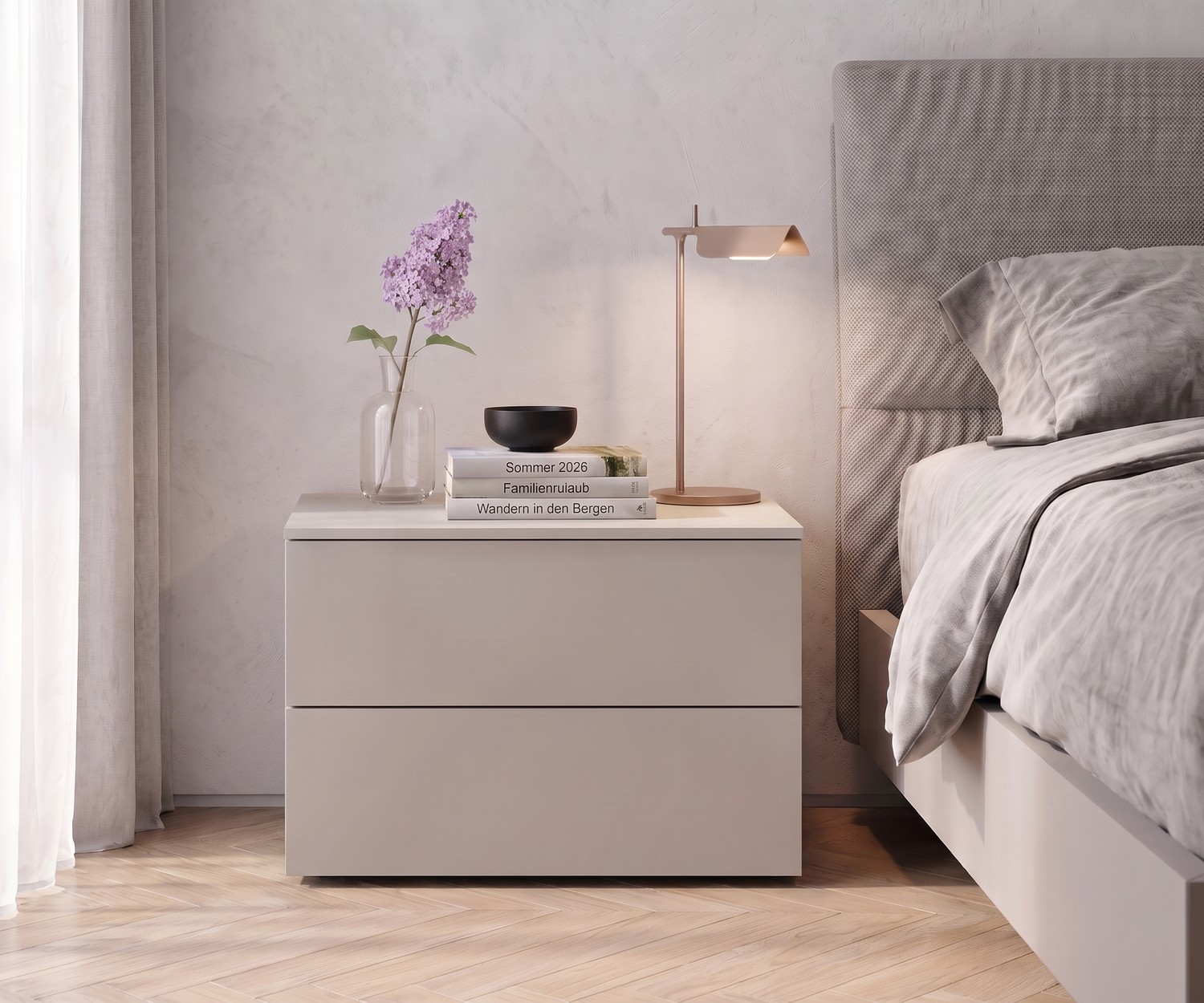 Comodino Livitalia Atena con cassetti in camera da letto, comodino beige moderno dal design minimalista italiano.