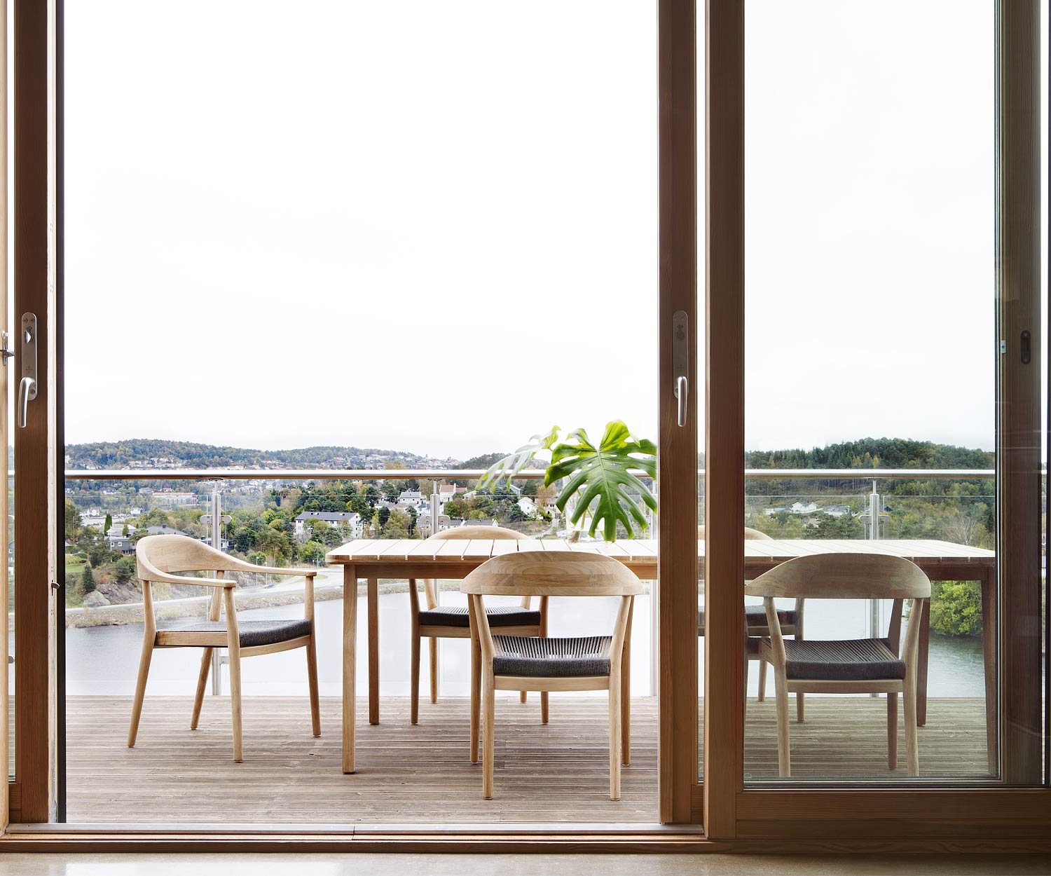 Moderno Oasiq Tavolo da patio di design in teak Skagen per 6 persone Moderno Oasiq Tavolo da patio di design in teak Skagen per 6 persone
