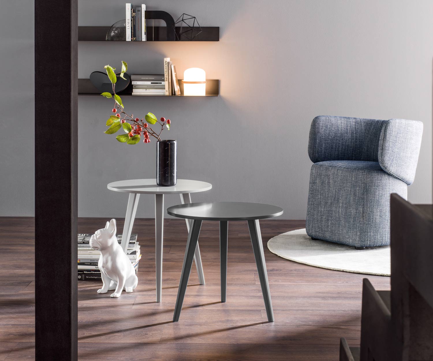 Grigio chiaro nero Novamobili Tavolo Trio di design in soggiorno con tre gambe