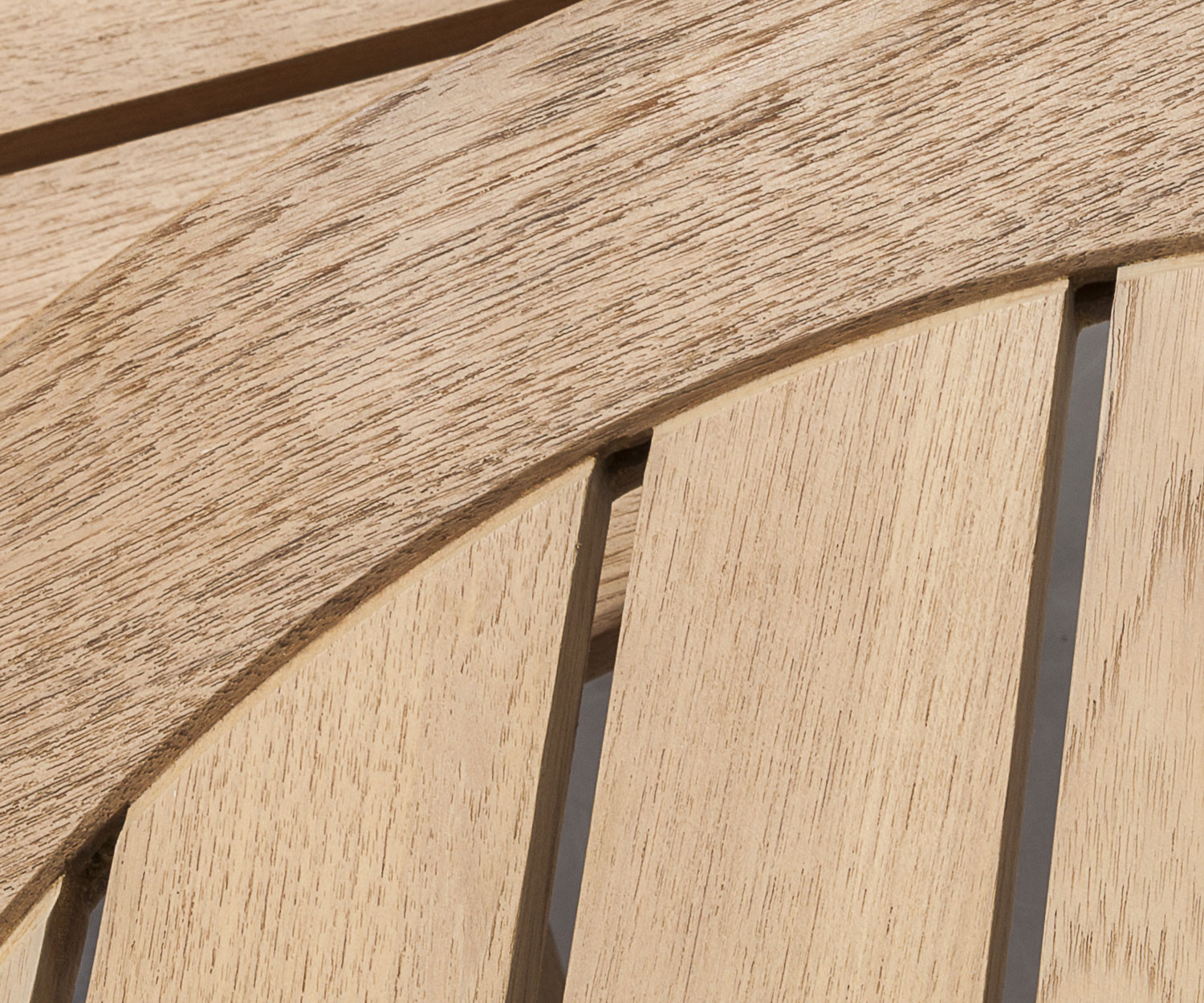 Oasiq Dettaglio tavolino Attol in teak Oasiq Dettaglio tavolino Attol in teak