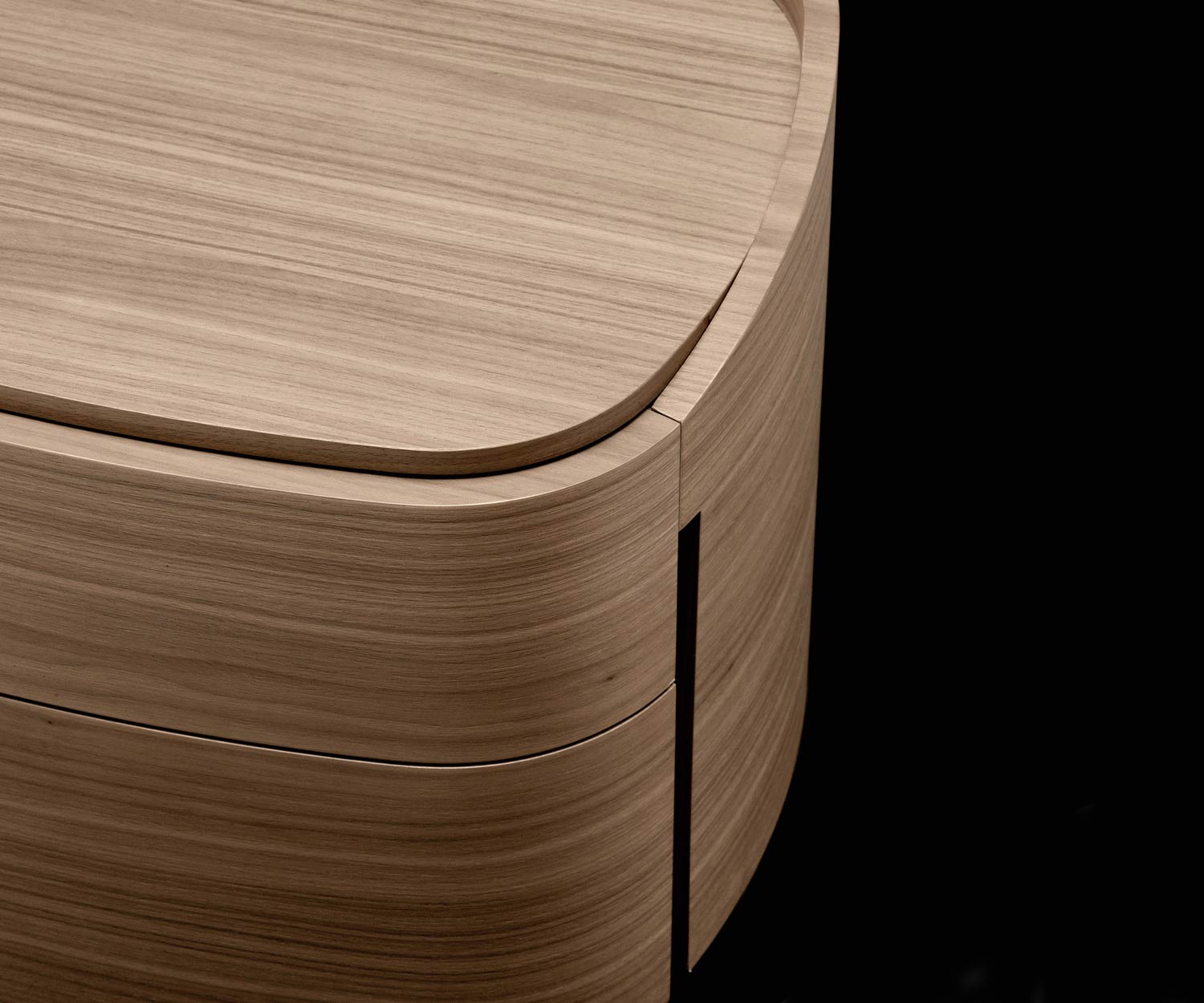 Livitalia Particolare del piano del comodino Round in noce Livitalia Particolare del piano del comodino Round in noce