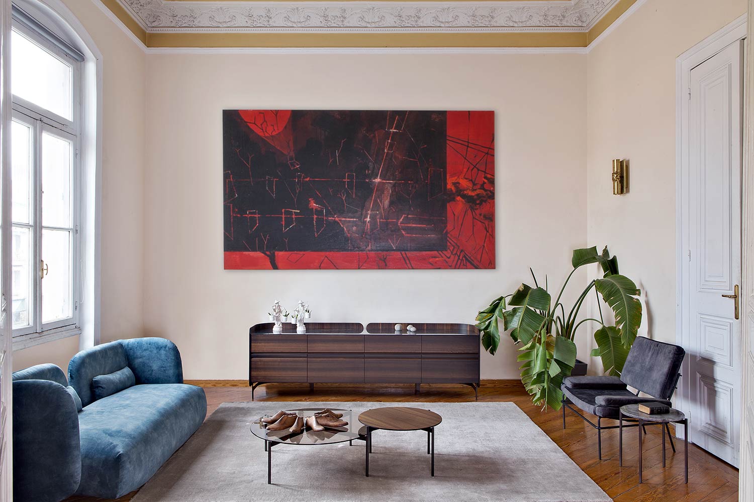 Credenza di design in legno con cassa rotonda Credenza di design in legno con cassa rotonda