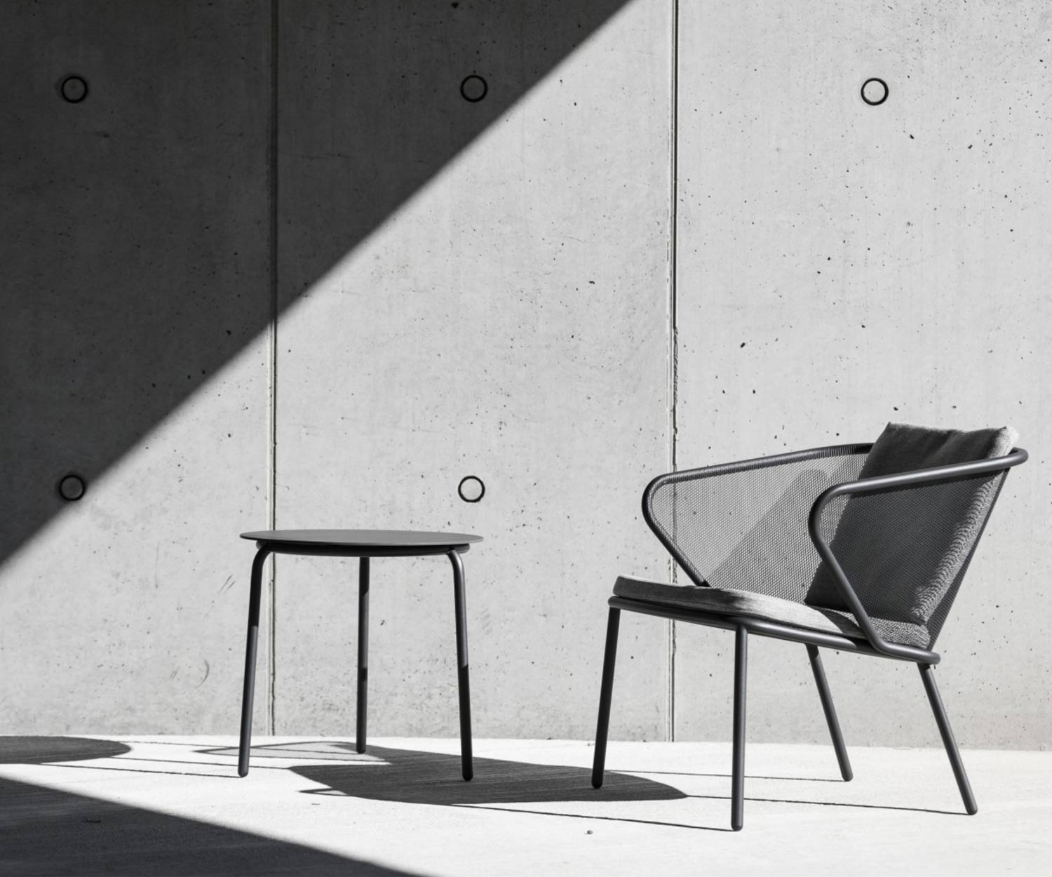 Sedia lounge di design di alta qualità Todus Condor con rivestimento in antracite Sedia lounge di design di alta qualità Todus Condor con rivestimento in antracite