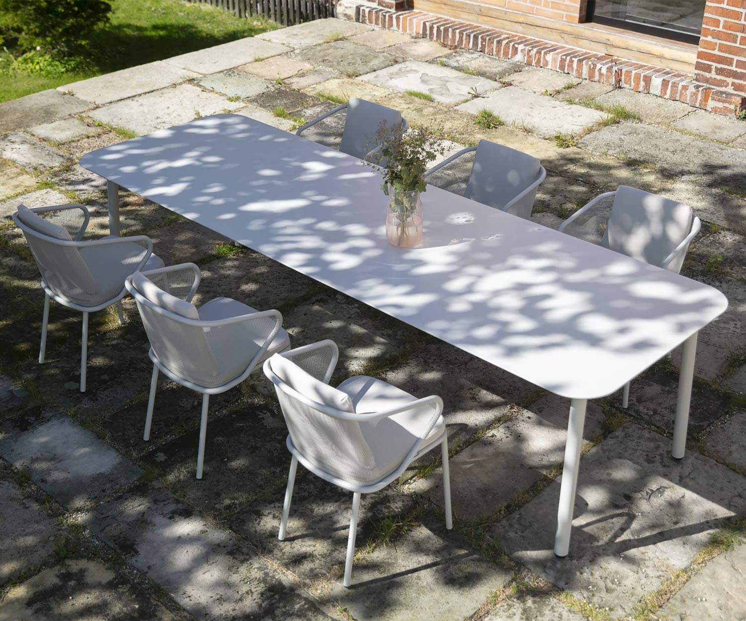Todus Sedia da giardino di design Condor con struttura bianca e cuscini bianchi