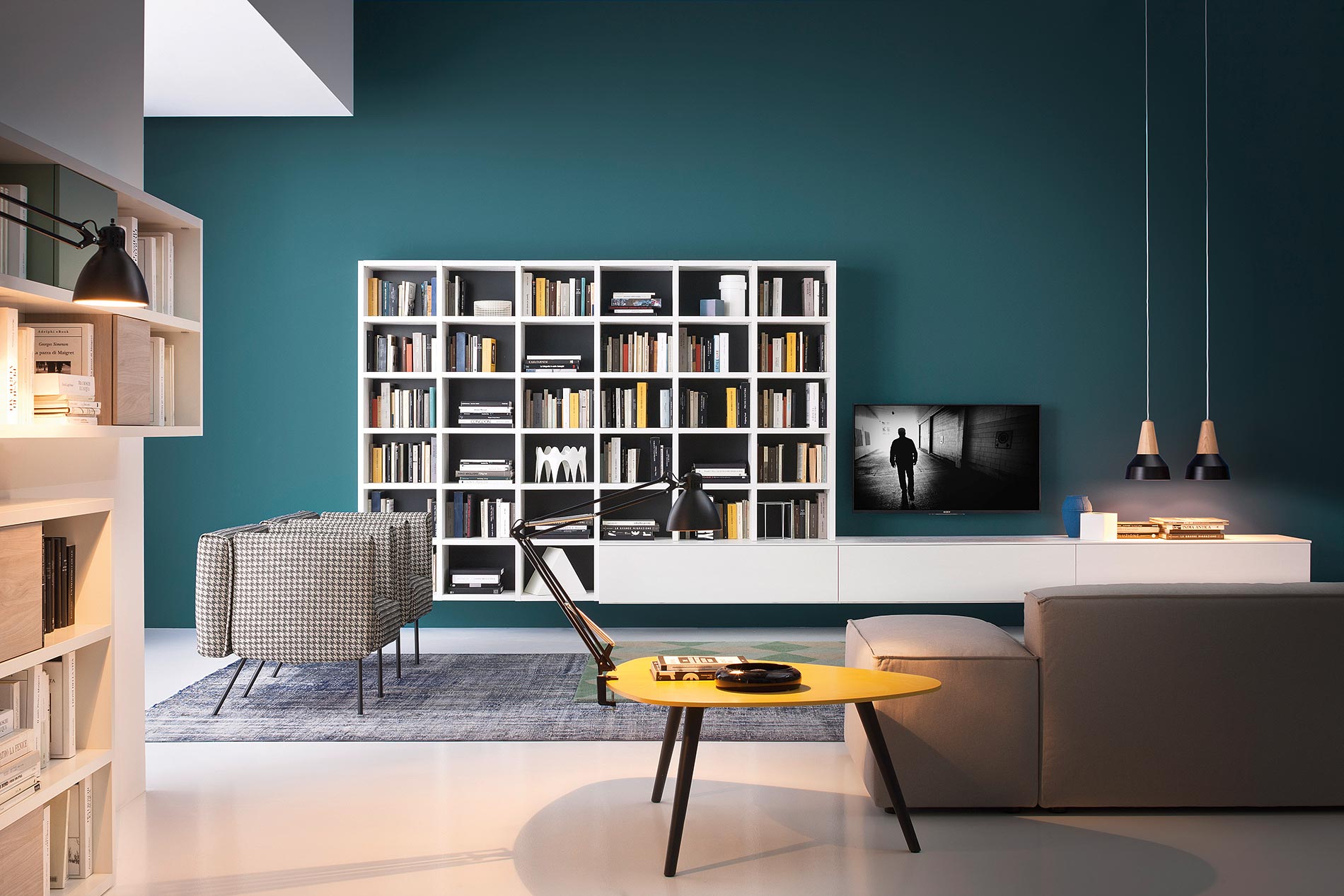 Libreria sospesa di design