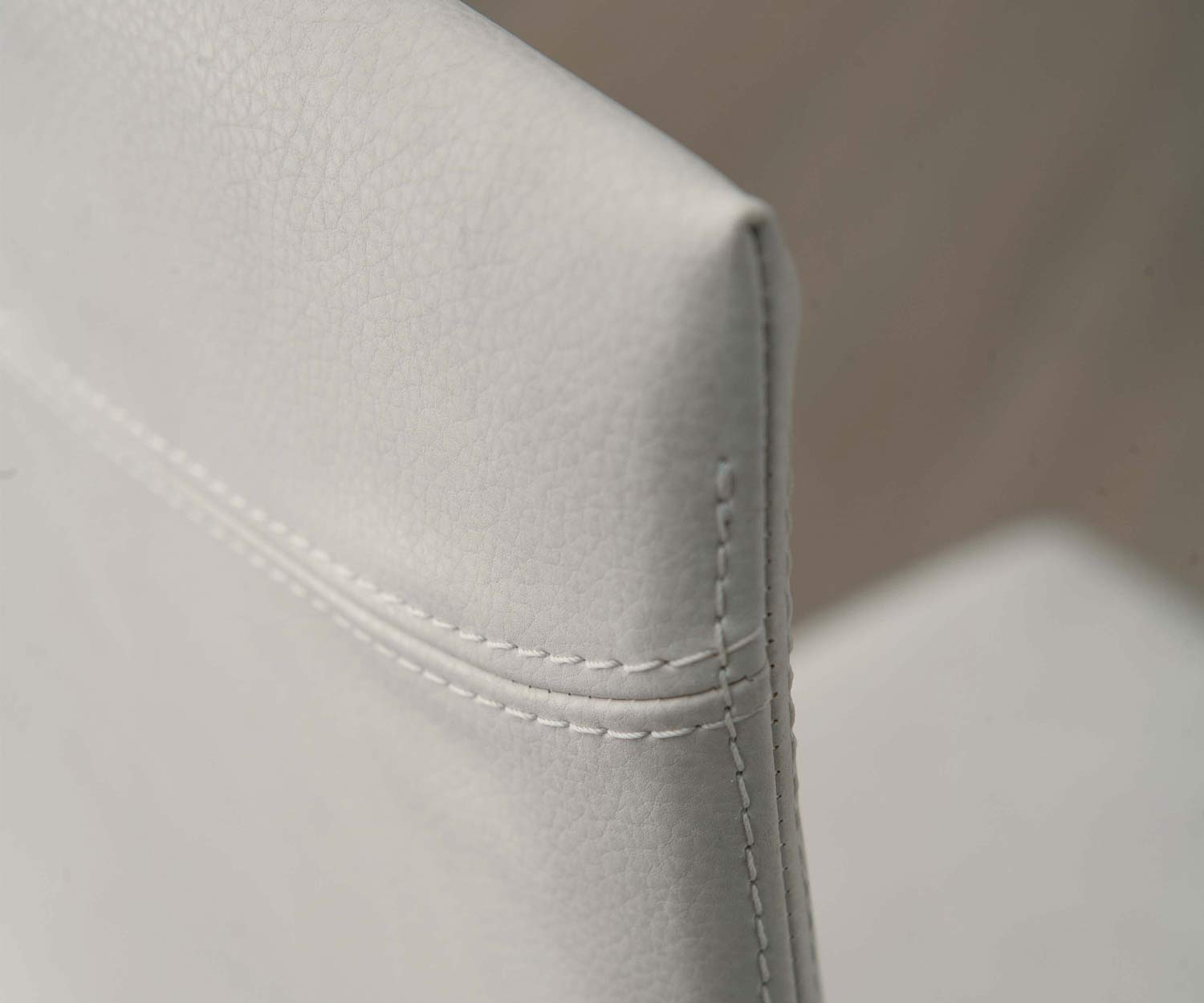 Esclusiva Ozzio Sedia di design Blitz rivestita in pelle bianca e nera Esclusiva Ozzio Sedia di design Blitz rivestita in pelle bianca e nera