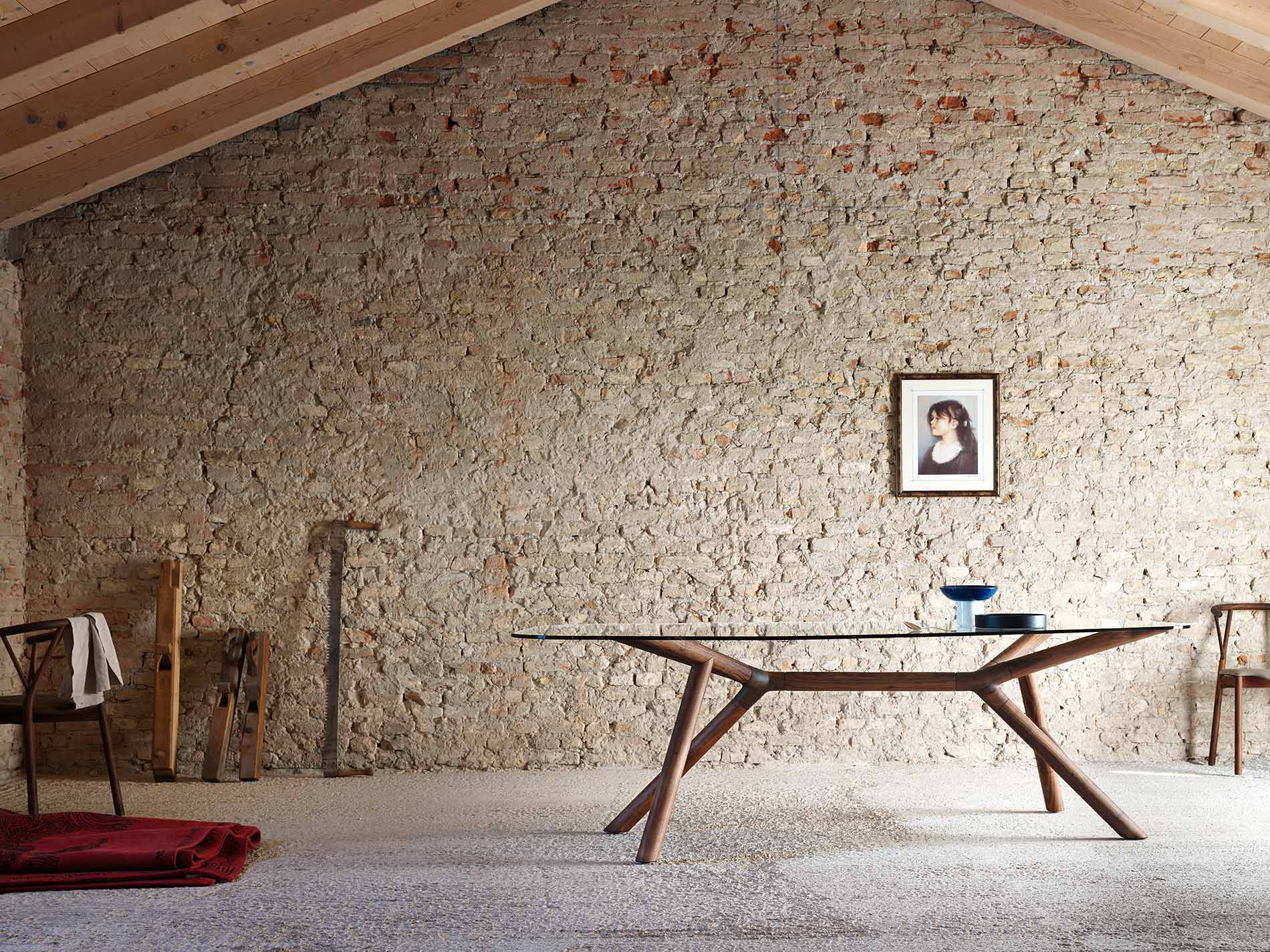 Tavolo di design in legno e vetro dall'Italia
