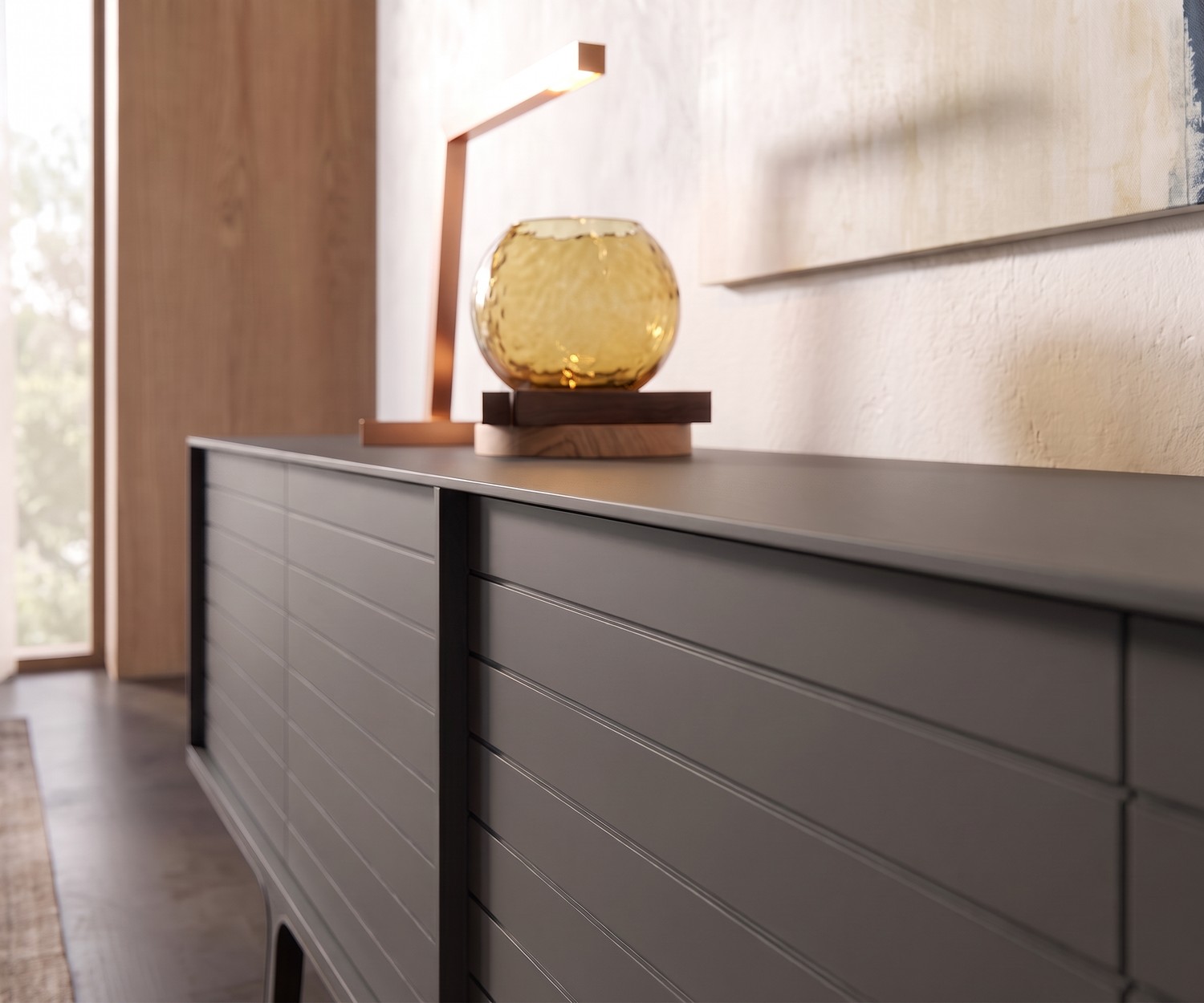 Credenza per soggiorno al2 Mobius 002 in grigio scuro opaco con piedi in legno, stile minimalista con quadro astratto.