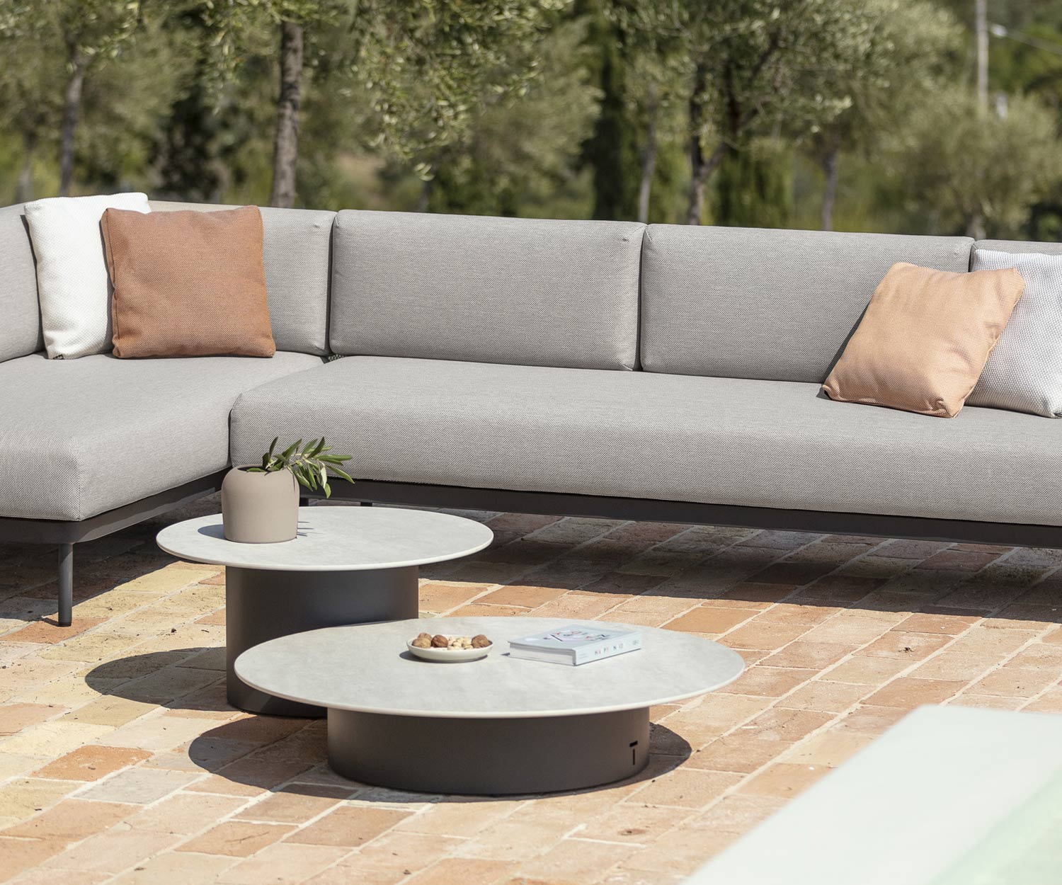Todus Tavolo di design Branta Sofa con piano in ceramica e struttura in acciaio inox