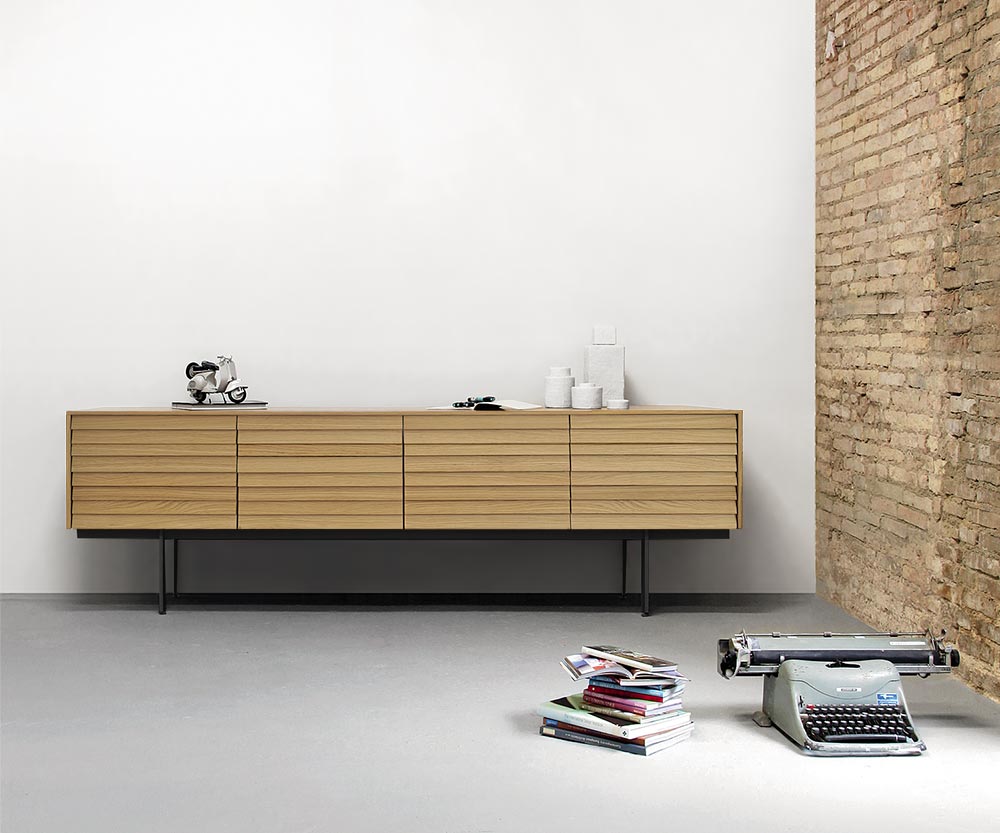 Punt Credenza Sussex con piedini B235 rovere super opaco Punt Credenza Sussex con piedini B235 rovere super opaco
