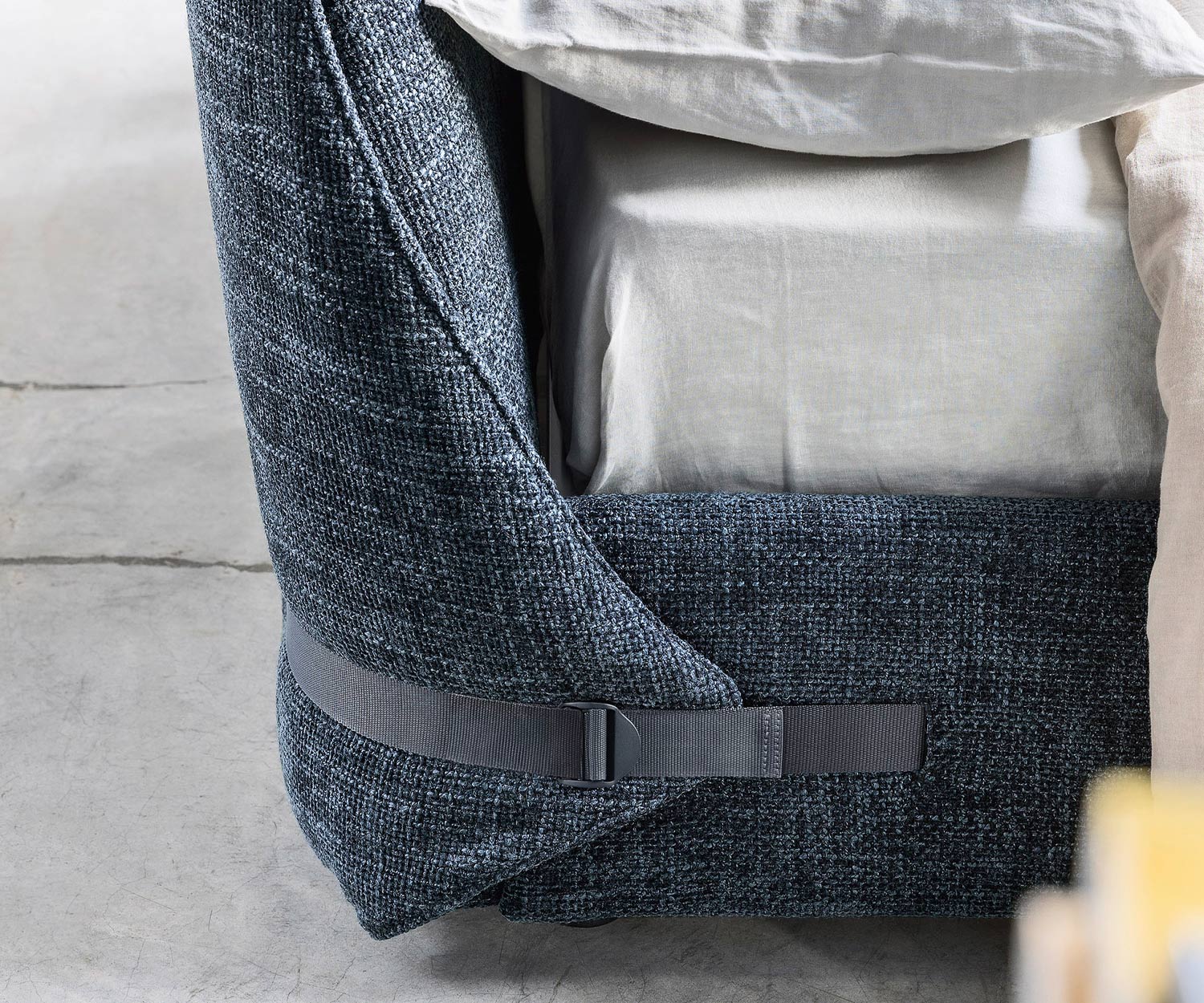 Novamobili Nastro letto di design con copertura a nastro Novamobili Nastro letto di design con copertura a nastro