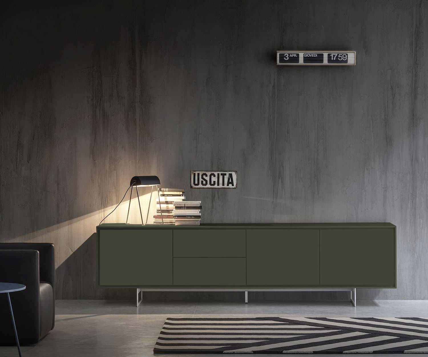 Credenza nera di design Novamobili Shadow 4 su piedi a slitta Credenza nera di design Novamobili Shadow 4 su piedi a slitta