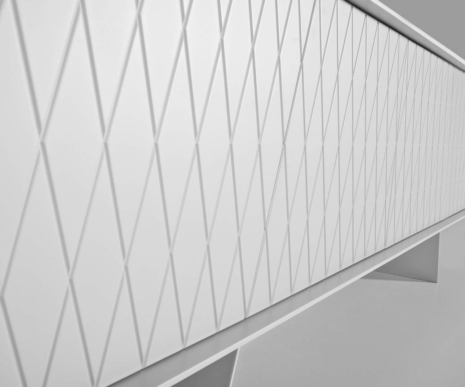 Moderno al2 e klipse 003 Credenza di design con motivo a diamante vista angolare Moderno al2 e klipse 003 Credenza di design con motivo a diamante vista angolare