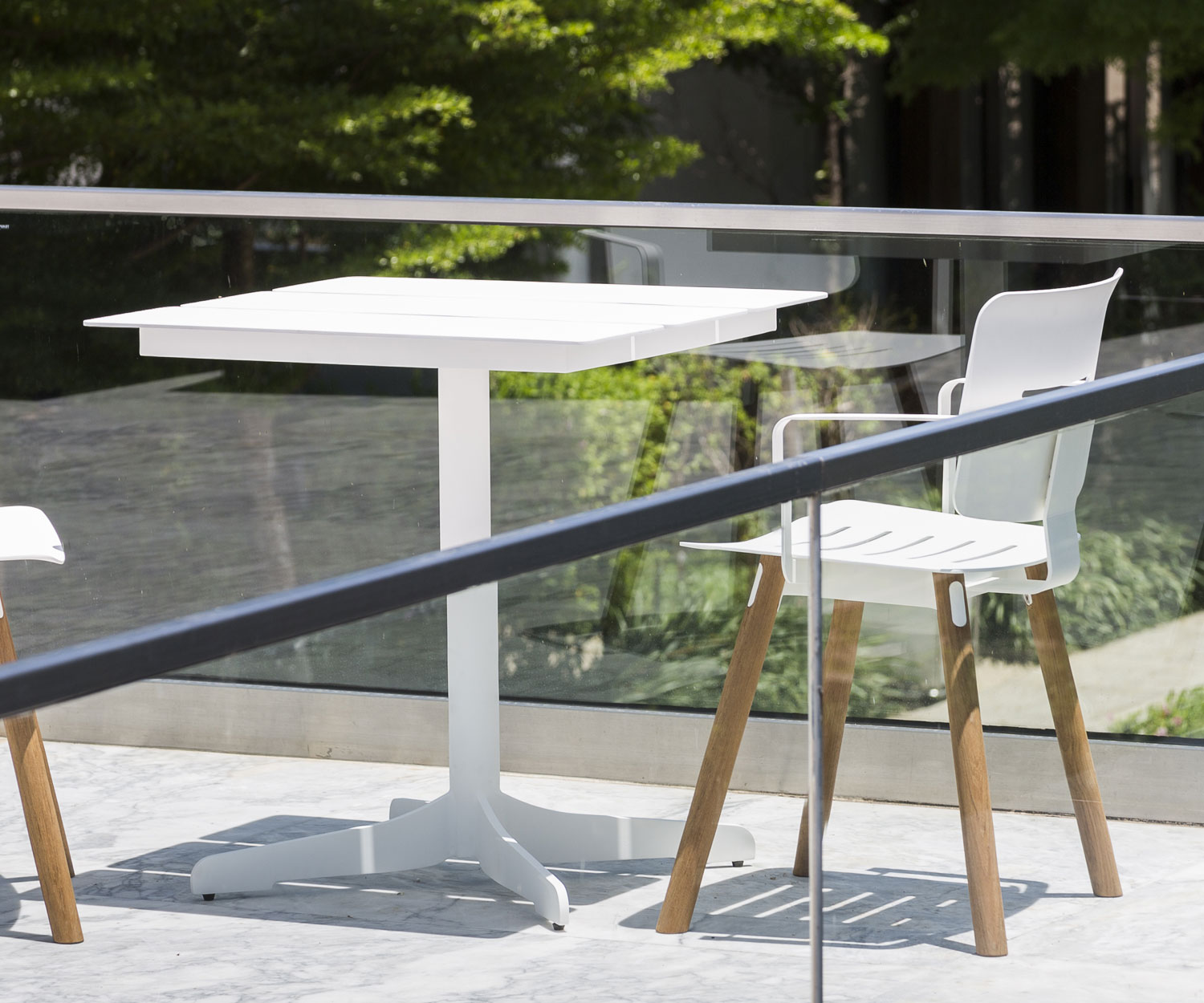 Oasiq Tavolo da pranzo Ceru in alluminio B 80 cm bianco Oasiq Tavolo da pranzo Ceru in alluminio B 80 cm bianco