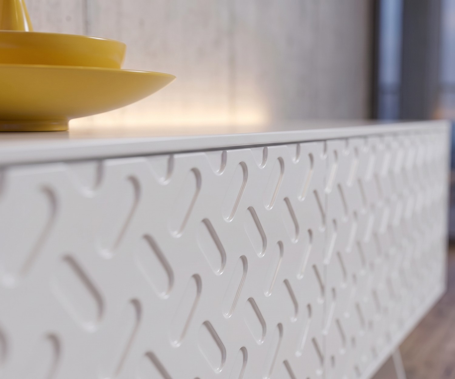 Credenza di design bianca goffrata Alhambra 003 Credenza di design Alhambra 003 per soggiorno con frontale bianco goffrato effetto metallo, mobile contenitore moderno.