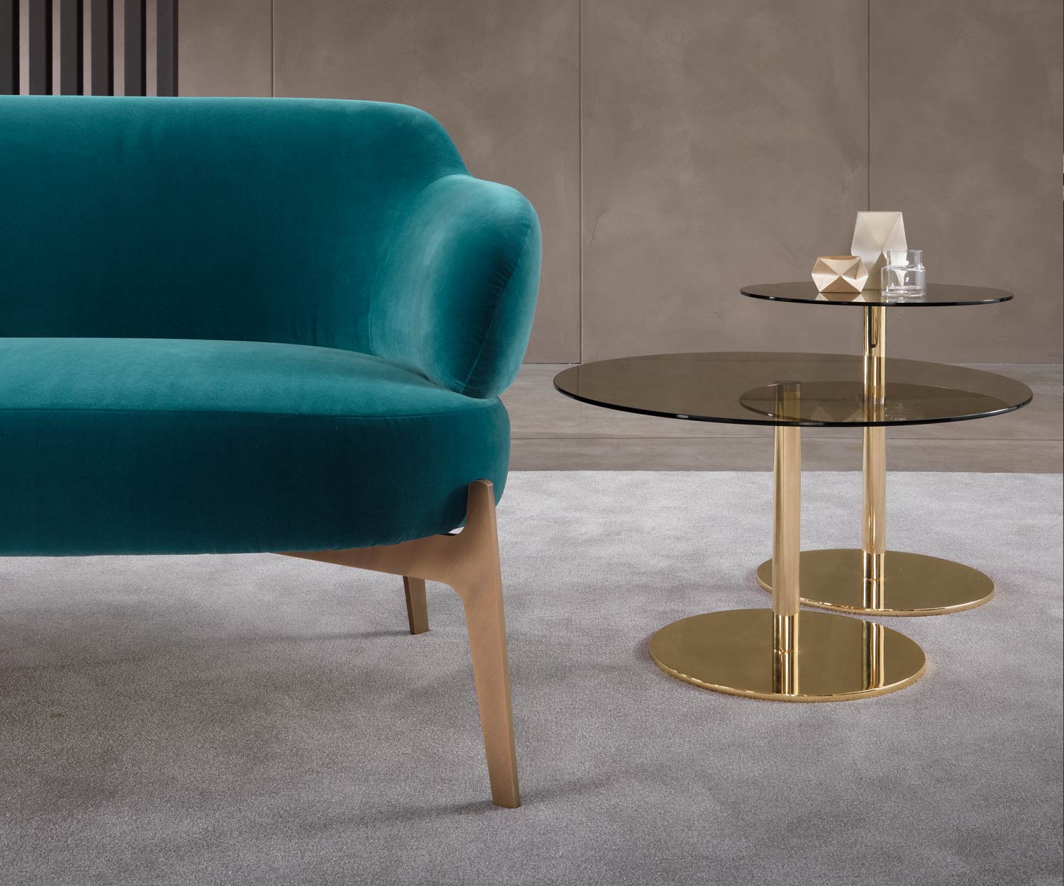 Moderno Marelli Tavolino di design Break con struttura in ottone e piano in vetro Moderno Marelli Tavolino di design Break con struttura in ottone e piano in vetro