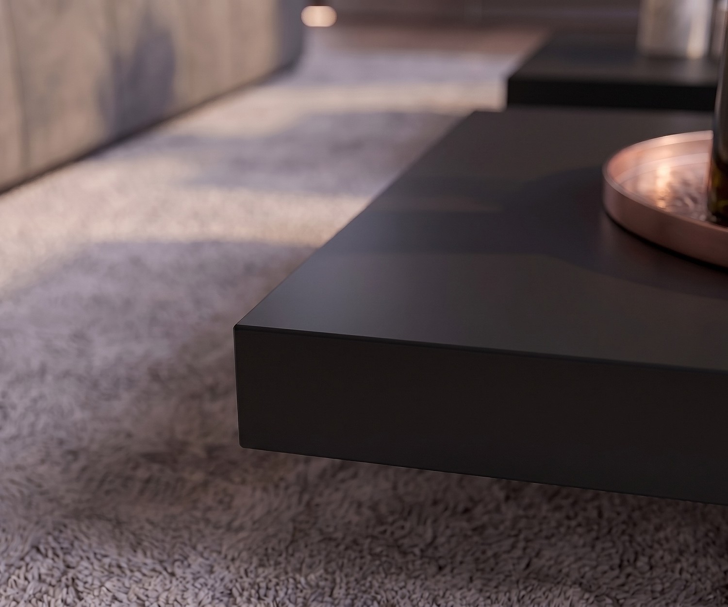 Tavolino da salotto Livitalia Low, design moderno nero opaco ad effetto sospeso su un soffice tappeto.