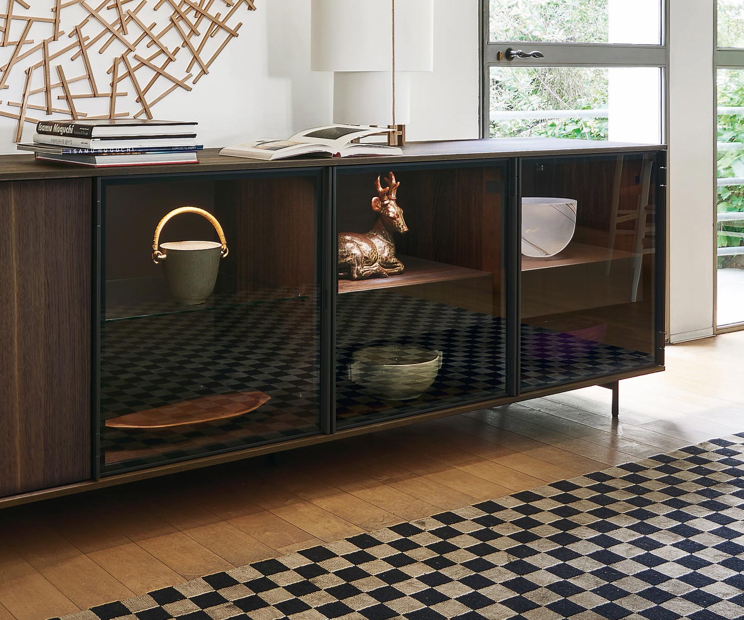 Credenza di design di alta qualità Livitalia con illuminazione interna Credenza di design di alta qualità Livitalia con illuminazione interna