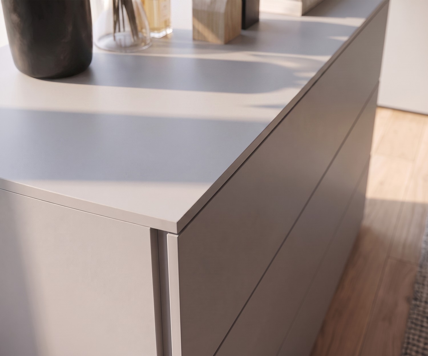 Cassettiera moderna Livitalia Atena grigio chiaro Cassettiera per camera da letto Atena di Livitalia, design moderno senza maniglie in grigio chiaro opaco.