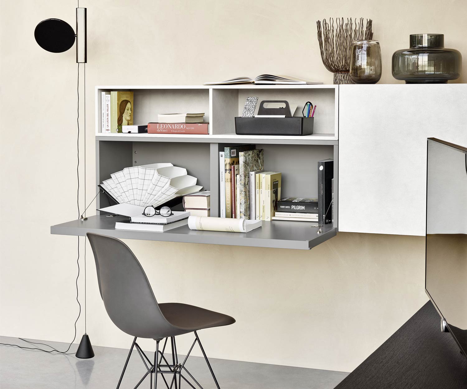 Pensili di alta qualità Livitalia Design C51 con scrivania in laccato opaco grigio