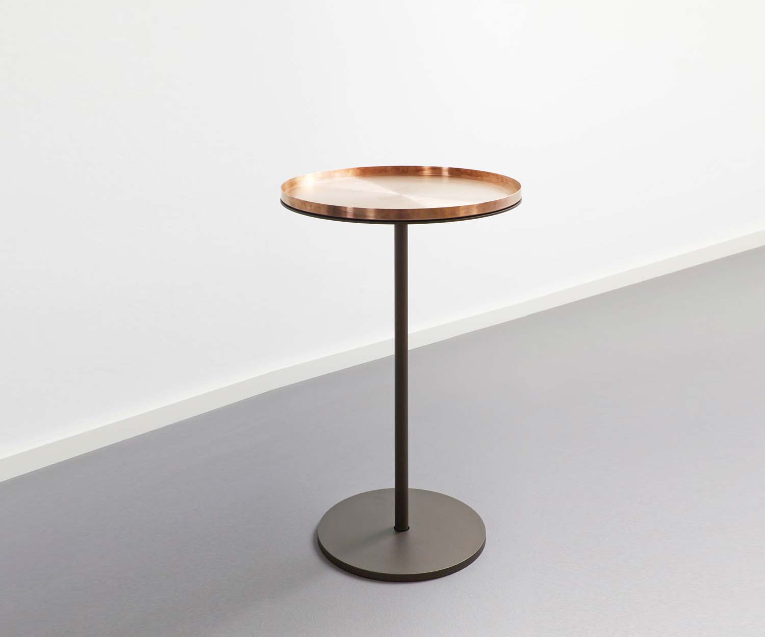 Tavolino S+ M5 con vassoio estraibile Tavolino S+ M5 con vassoio estraibile