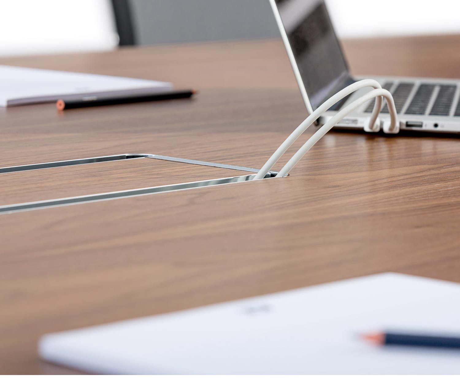 Alta qualità ICF P80 Manager Passaggio dei cavi attraverso il tavolo Alta qualità ICF P80 Manager Passaggio dei cavi attraverso il tavolo