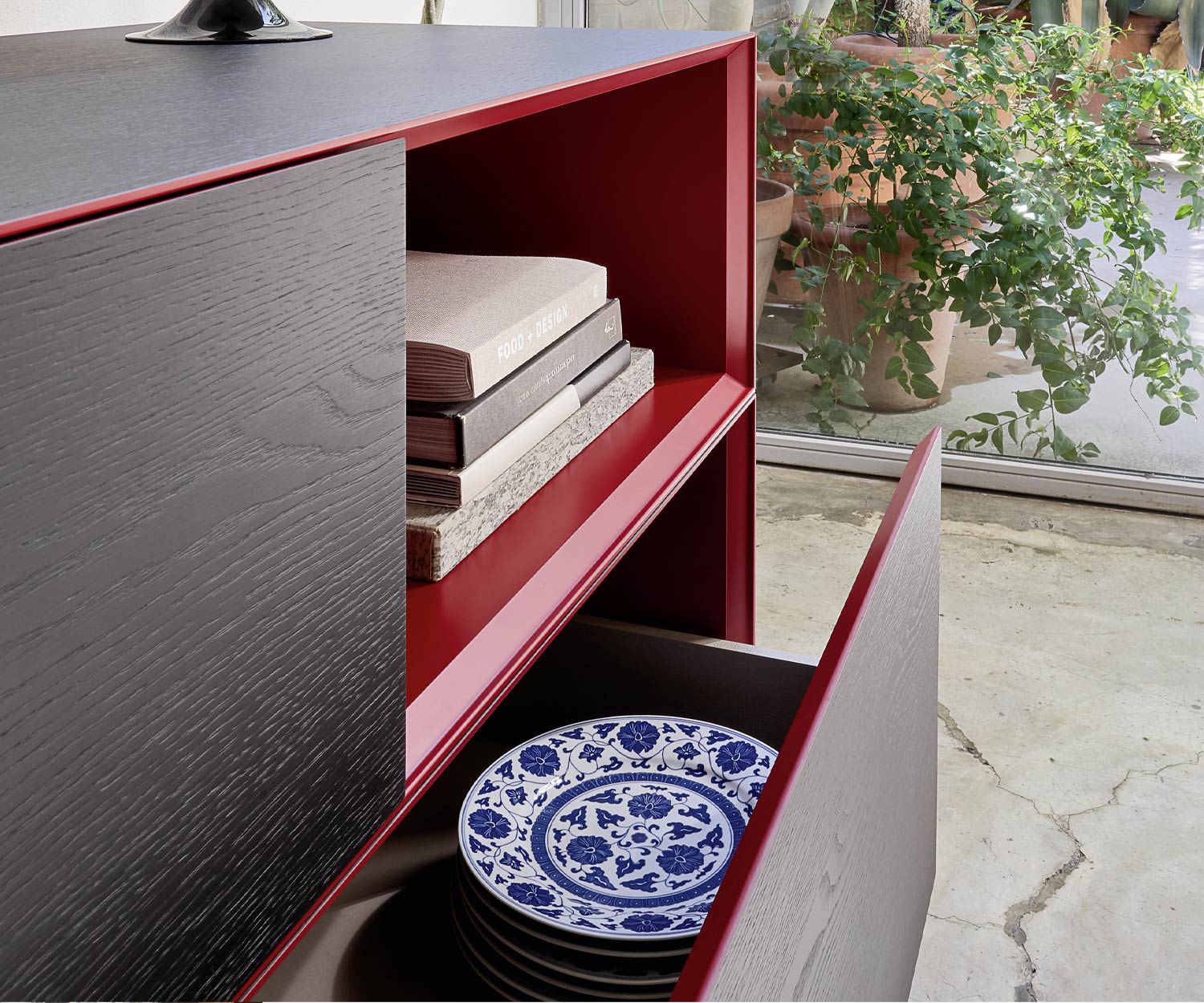 Dettaglio cassetto + vano a giorno credenza moderna Minimal 11 di Livitalia Dettaglio cassetto + vano a giorno credenza moderna Minimal 11 di Livitalia