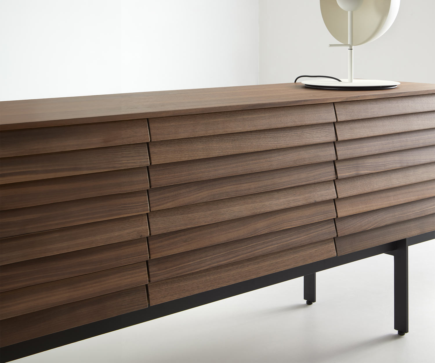 Punt Dettaglio credenza Susses in rovere Punt Dettaglio credenza Susses in rovere