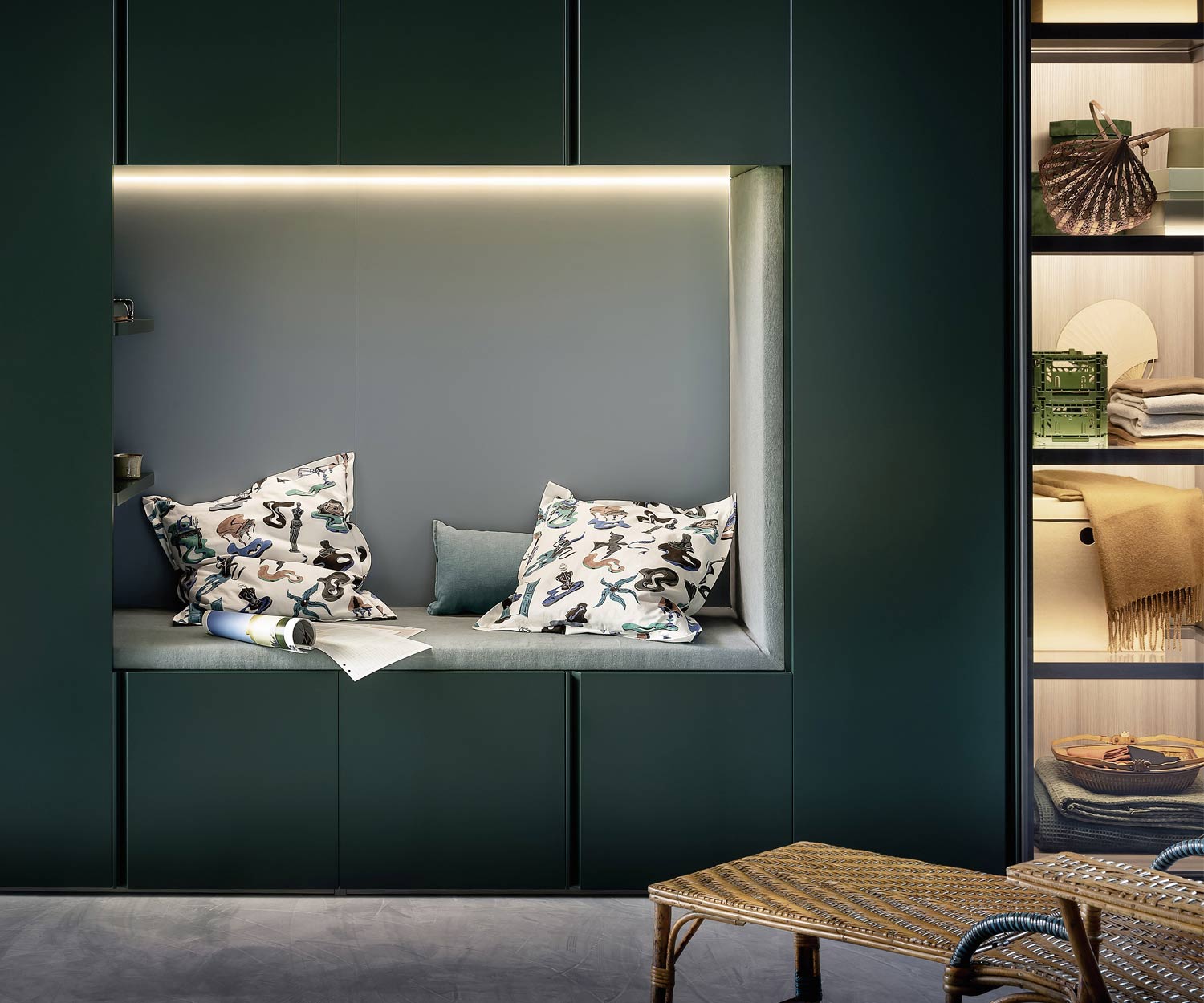 Nicchia di seduta imbottita di alta qualità nel design del guardaroba Gola Nicchia di seduta imbottita di alta qualità nel design del guardaroba Gola