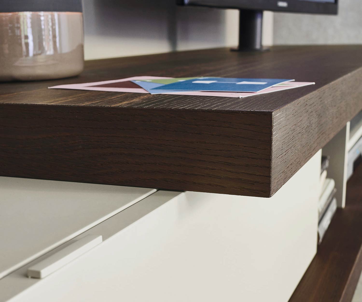 Alta qualità Livitalia Design Pensile C52 con supporto TV in dettaglio Alta qualità Livitalia Design Pensile C52 con supporto TV in dettaglio