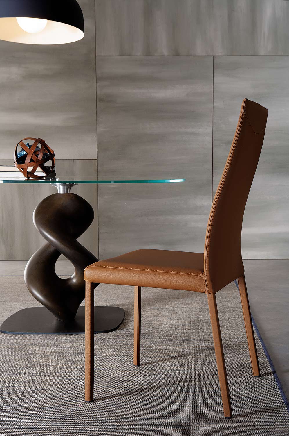sedia in pelle design cognac