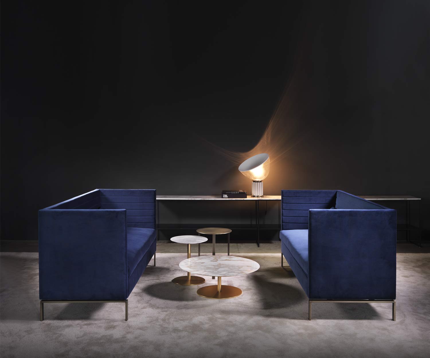 Divano lounge di design Stripes con schienale alto da Marelli Divano lounge di design Stripes con schienale alto da Marelli