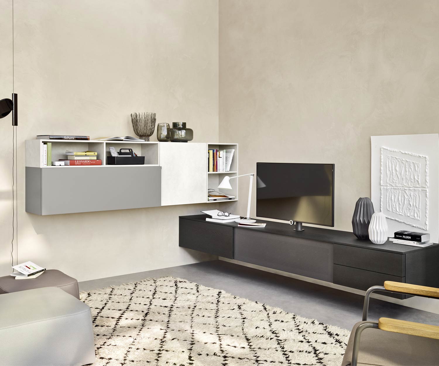 Livitalia Pensili design C51 ad angolo in rovere impiallacciato tinto scuro Livitalia Pensili design C51 ad angolo in rovere impiallacciato tinto scuro