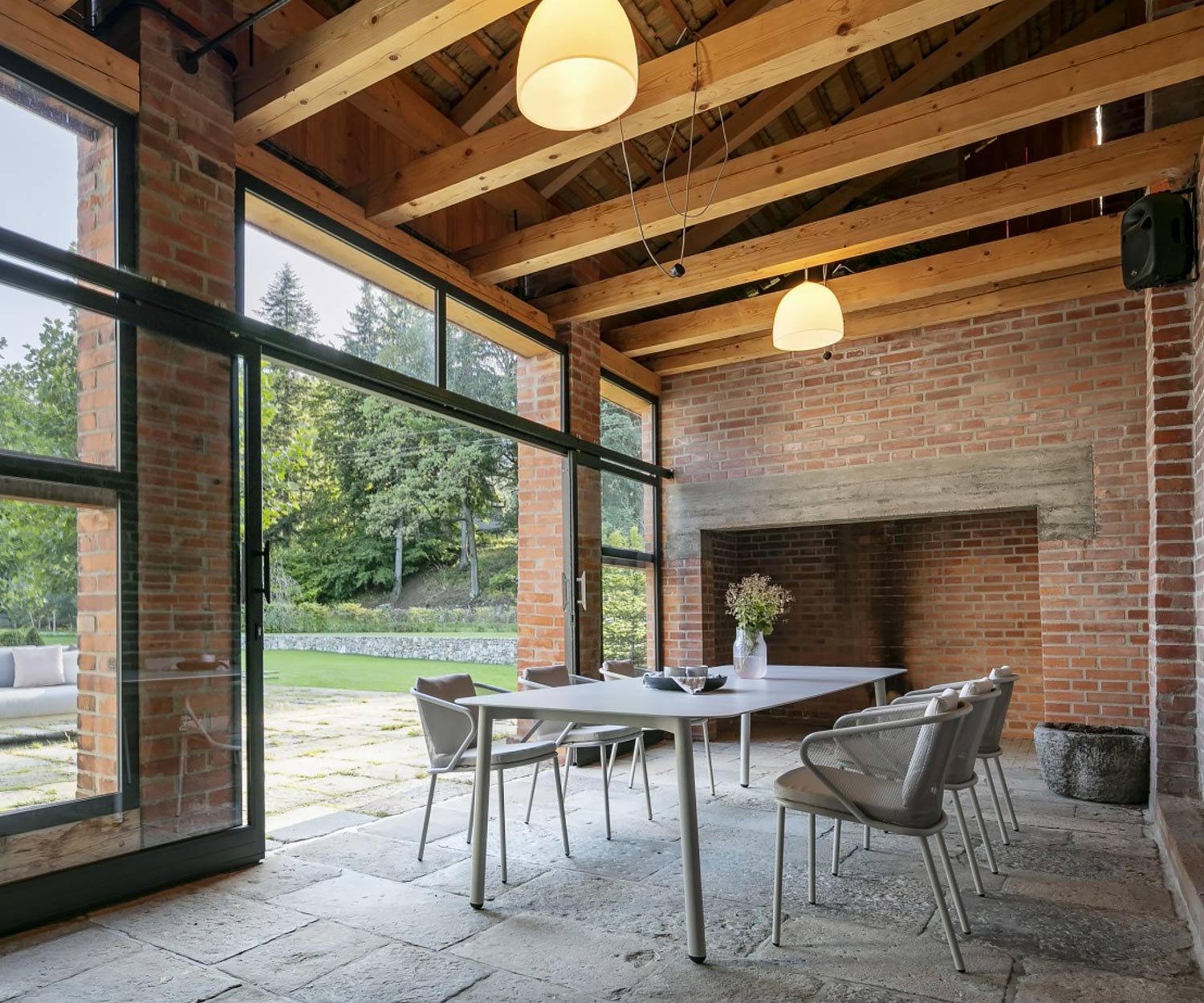 Todus Sedia da patio di design Condor con tavolo da pranzo Condor in terrazza Todus Sedia da patio di design Condor con tavolo da pranzo Condor in terrazza