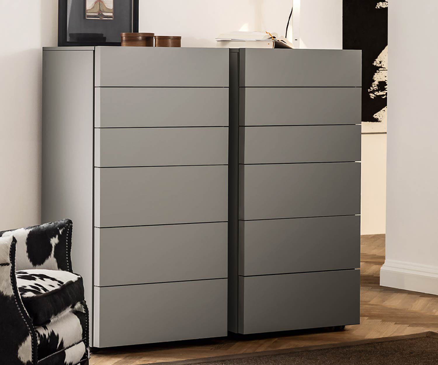 Esclusiva cassettiera alta Valeo Design laccata grigio chiaro Esclusiva cassettiera alta Valeo Design laccata grigio chiaro