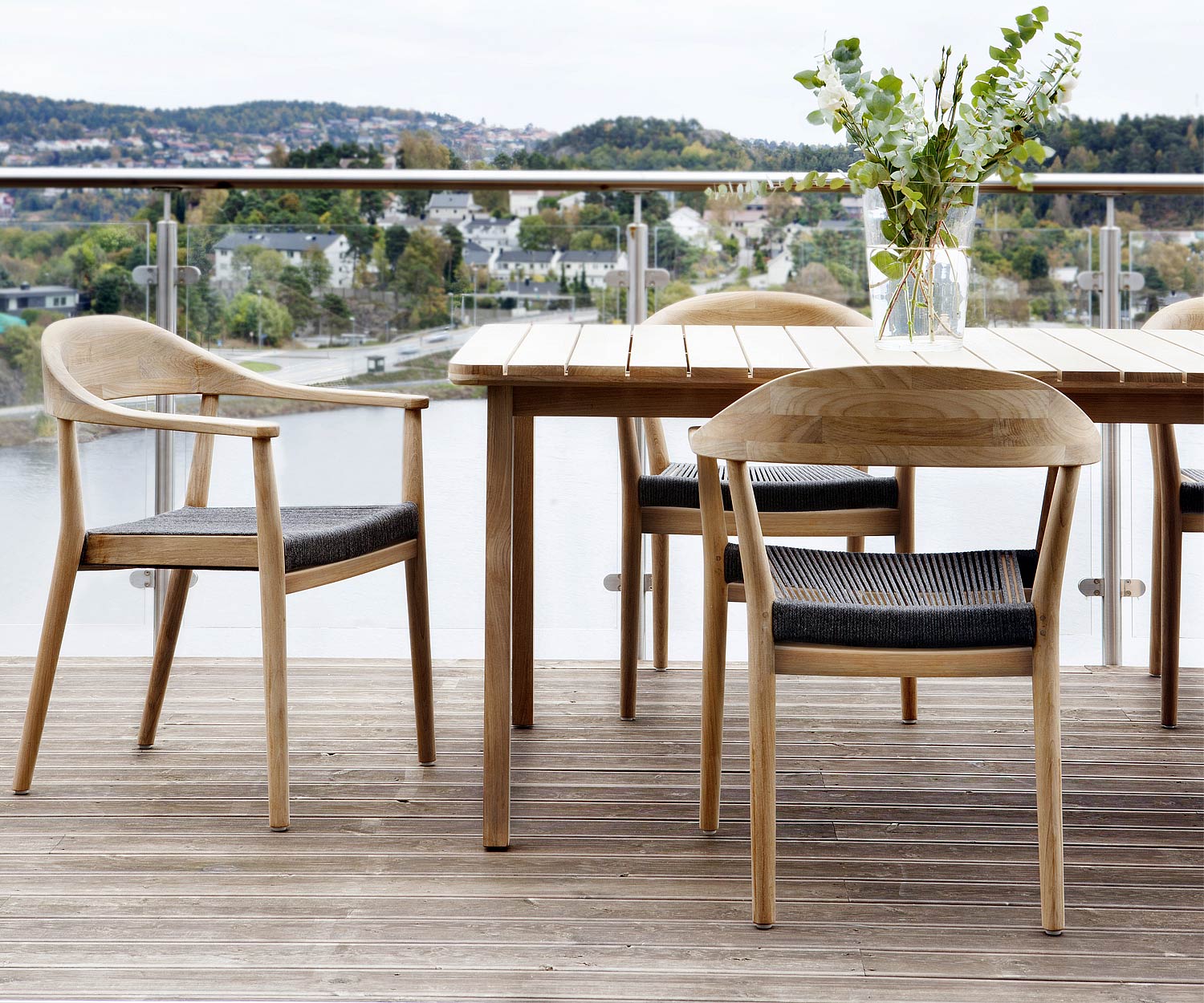 Sedia di design di alta qualità Oasiq Copenhagen con seduta intrecciata a mano