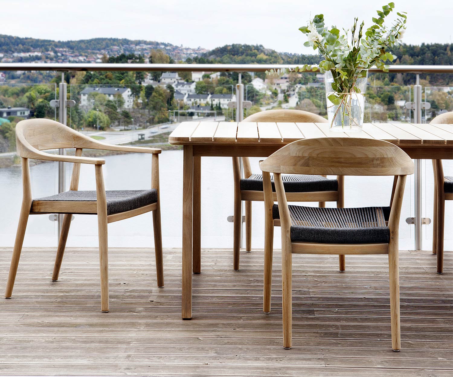 Sedia di design di alta qualità Oasiq Copenhagen con seduta intrecciata a mano Sedia di design di alta qualità Oasiq Copenhagen con seduta intrecciata a mano