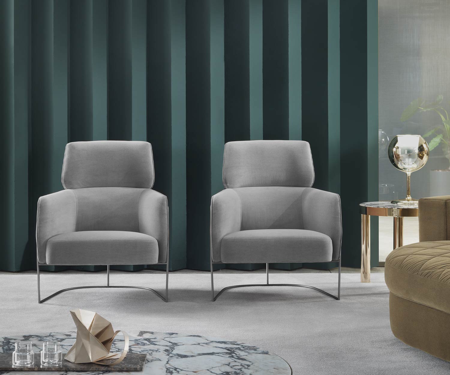 Moderna Marelli Poltrona di design Nest struttura cromata rivestimento in tessuto grigio chiaro Moderna Marelli Poltrona di design Nest struttura cromata rivestimento in tessuto grigio chiaro