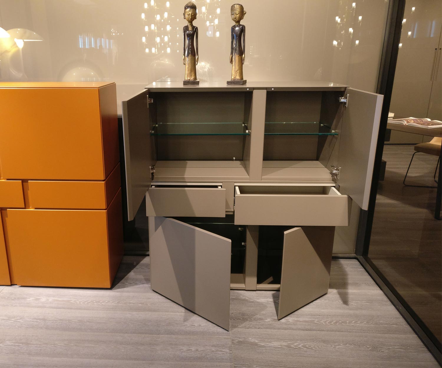 Interni di alta qualità Livitalia Abaco Design con pannelli a giorno Interni di alta qualità Livitalia Abaco Design con pannelli a giorno