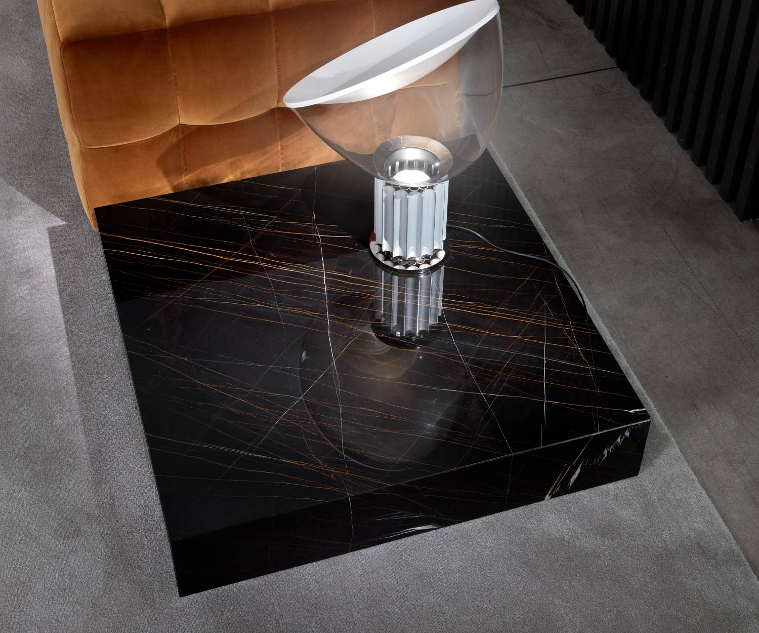 Tavolino Thor di alta qualità di Marelli con piano in marmo nero Sahara