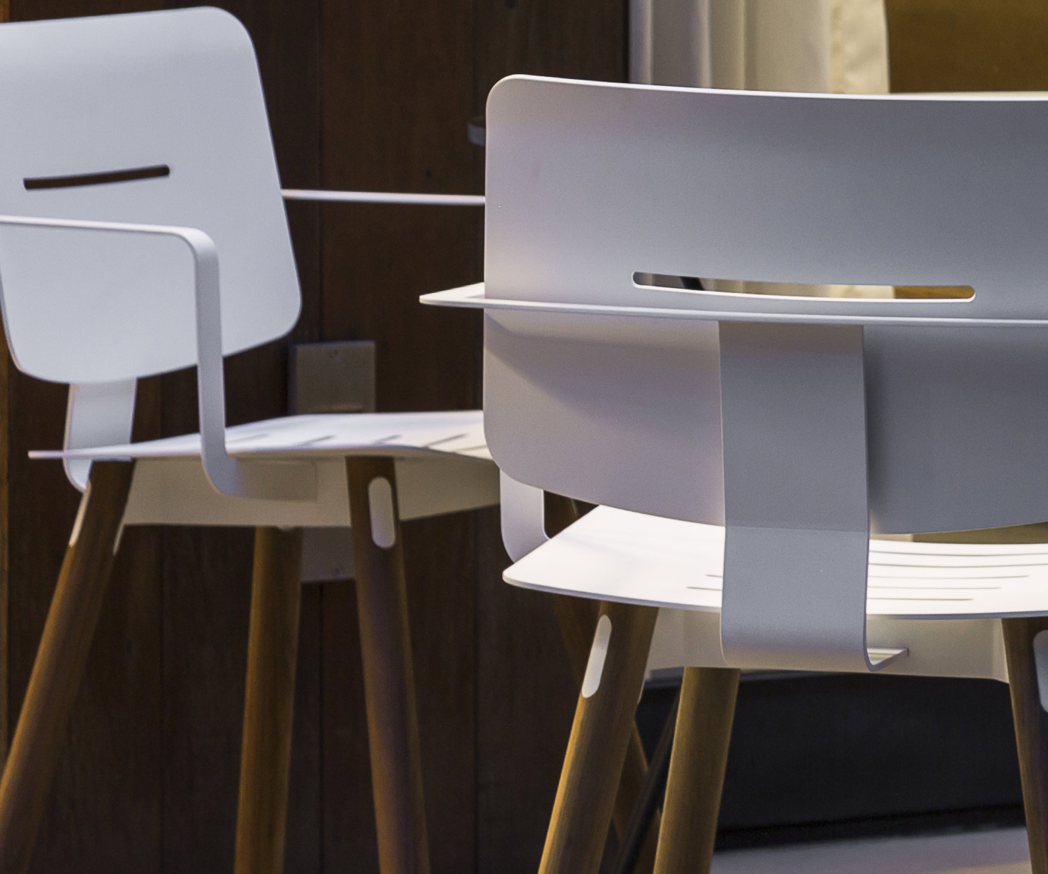 Esclusiva sedia di design Oasiq Coco in alluminio teak con seduta in alluminio