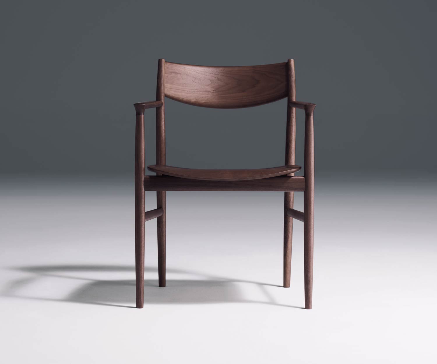 Poltrona di design di alta qualità Conde House Kamuy in legno massiccio di noce Poltrona di design di alta qualità Conde House Kamuy in legno massiccio di noce