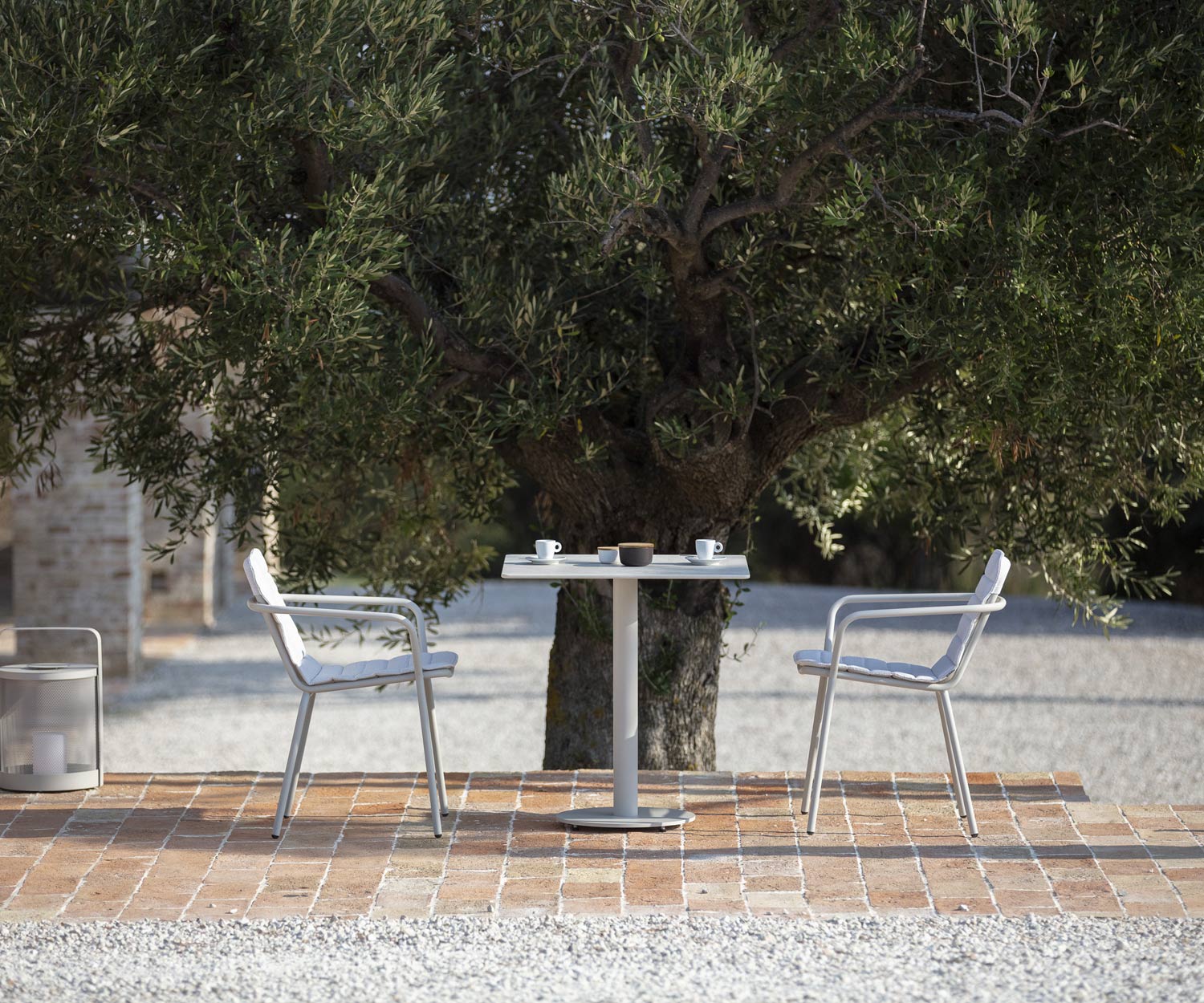 Tavolo da giardino di design di alta qualità Todus Branta con set per la colazione in terrazza