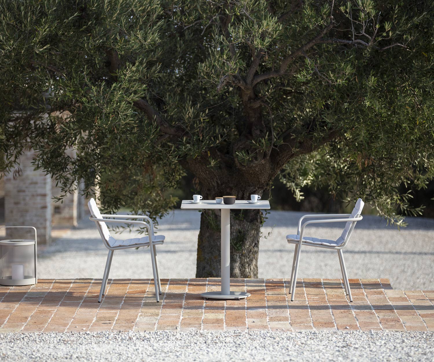 Tavolo da giardino di design di alta qualità Todus Branta con set per la colazione in terrazza Tavolo da giardino di design di alta qualità Todus Branta con set per la colazione in terrazza