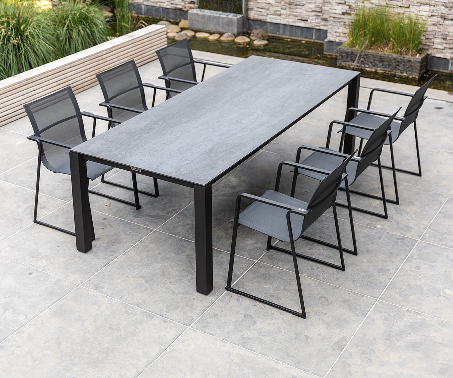 Poltrona in alluminio dal design esclusivo Oasiq Muze Poltrona in alluminio dal design esclusivo Oasiq Muze