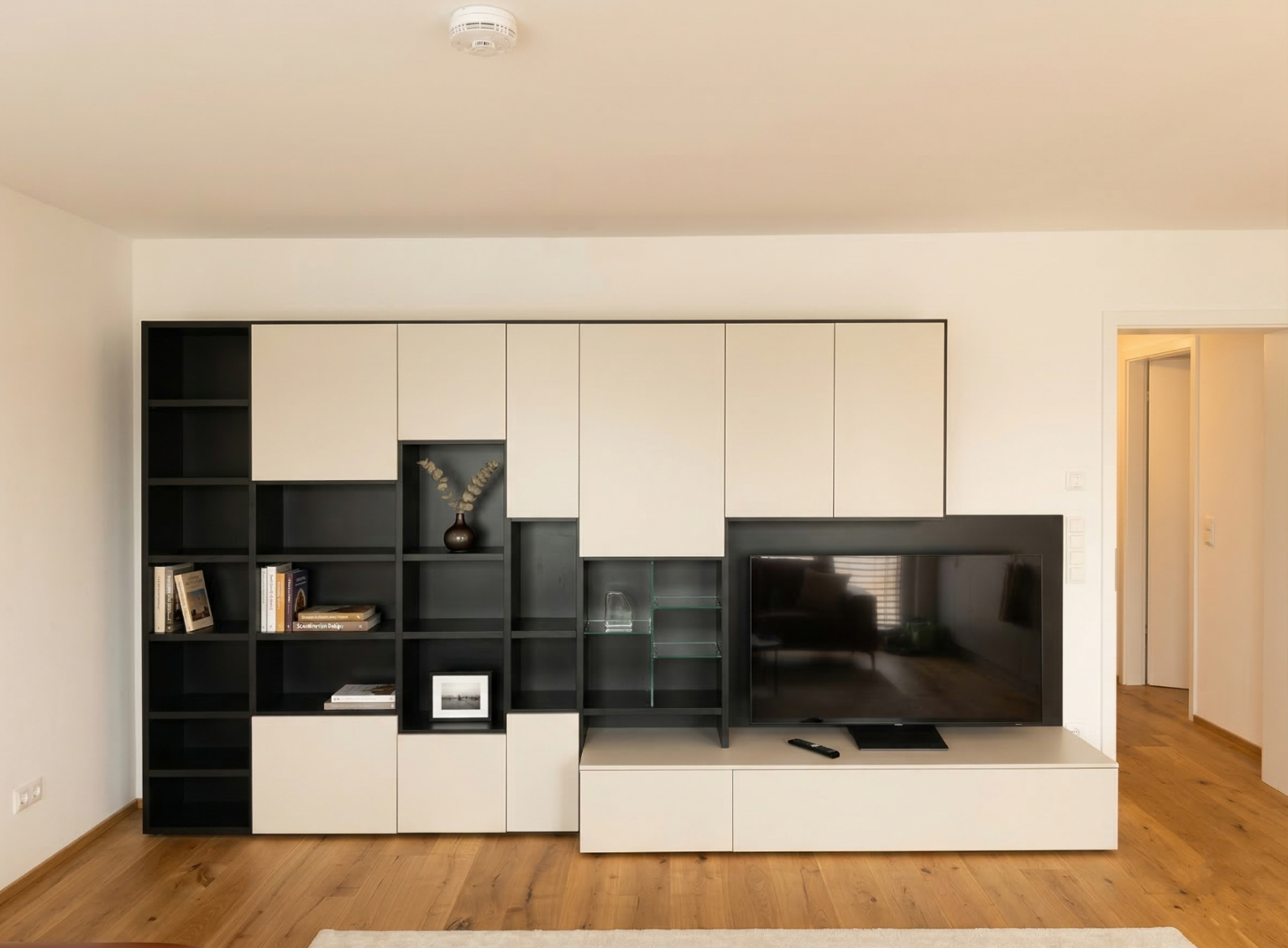 Livitalia Wohnwand mit Bcherregal und Vesa C64 individuall 1